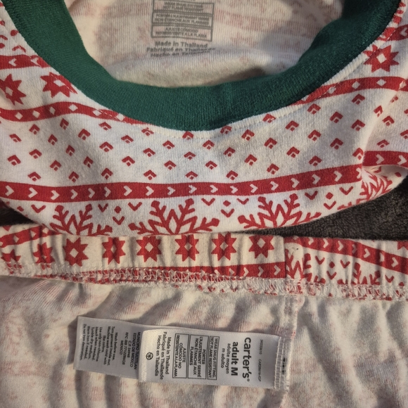 Cozy Carter's Medium Christmas Pajama Set – Perfect for Holiday Cheer! - Picture 2 of 13